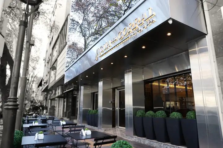 Fachada do hotel Agua del Corral, no centro de Mendoza